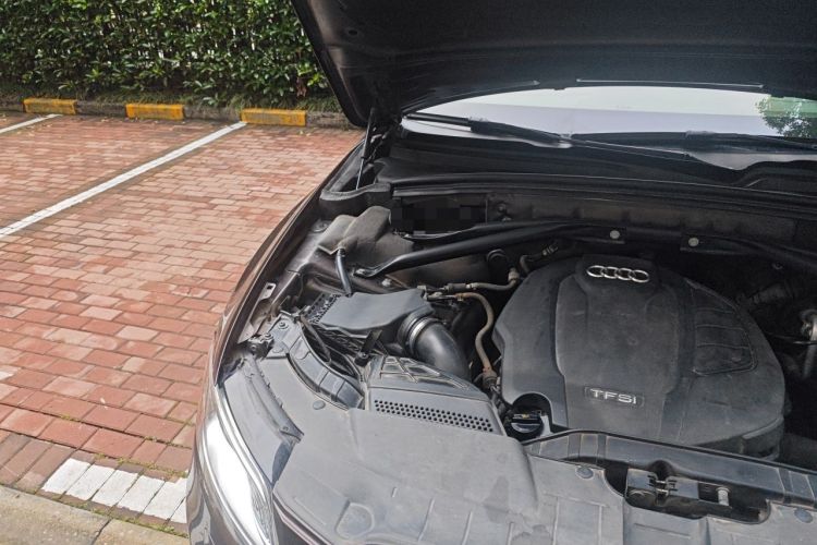 Used Audi Q5 2015 40 TFSI Comfort Model Engine Bay Right