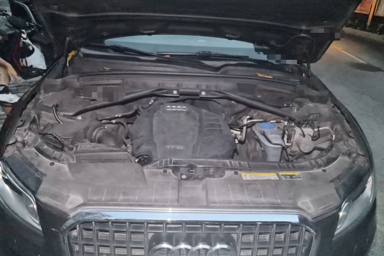 Used Audi Q5 2015 40 TFSI Technology Edition Engine Bay