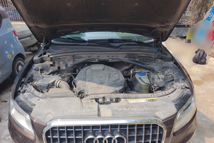 Used Audi Q5 2015 40 TFSI Technology Edition Engine Bay