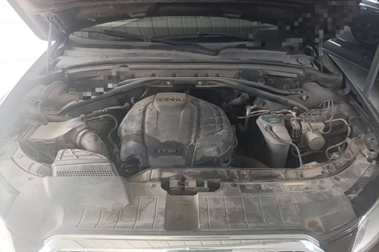 Used Audi Q5 2015 40 TFSI Comfort Model Engine Bay