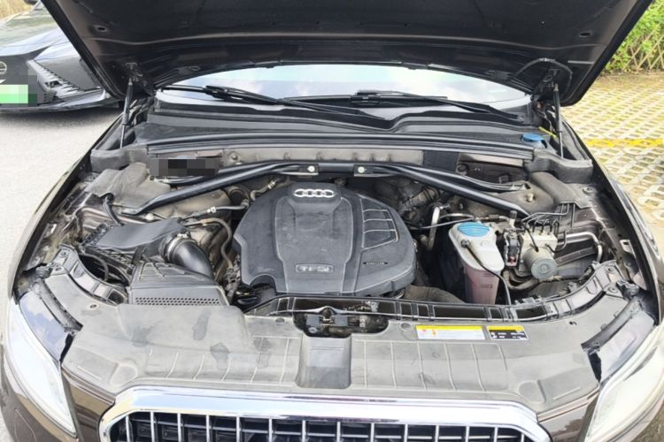Used Audi Q5 2015 40 TFSI Technology Edition Engine Bay