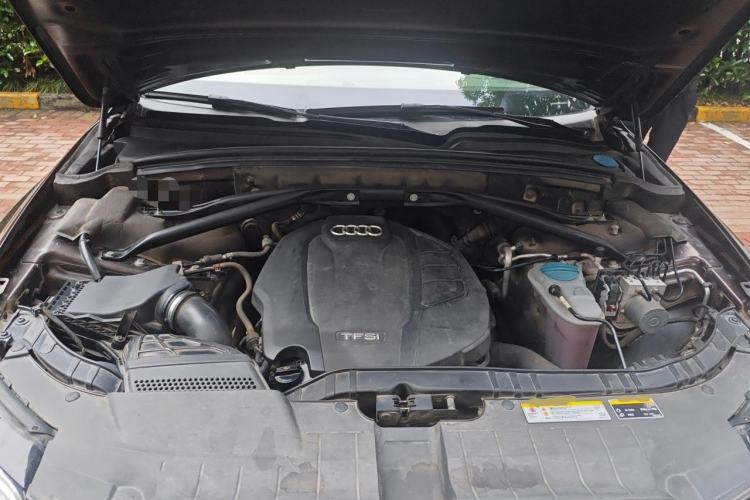 Used Audi Q5 2015 40 TFSI Comfort Model Engine Bay