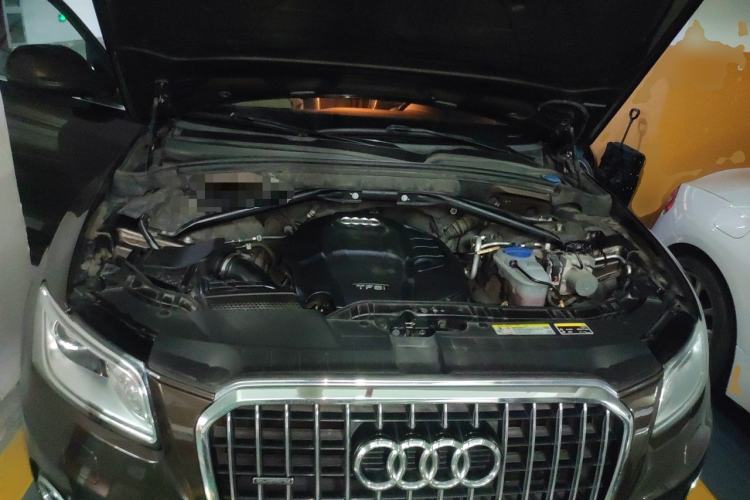 Used Audi Q5 2015 40 TFSI Technology Edition Engine Bay