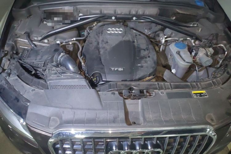 Used Audi Q5 2015 40 TFSI Comfort Model Engine Bay