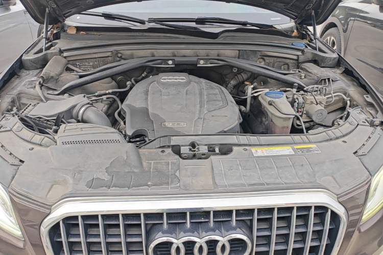 Used Audi Q5 2015 40 TFSI Comfort Model Engine Bay