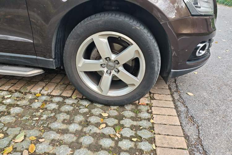 Used Audi Q5 2015 40 TFSI Comfort Model Exterior 1