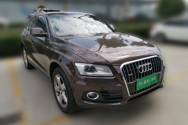 Used Audi Q5 2015 40 TFSI Comfort Model Front Right 45 Deg