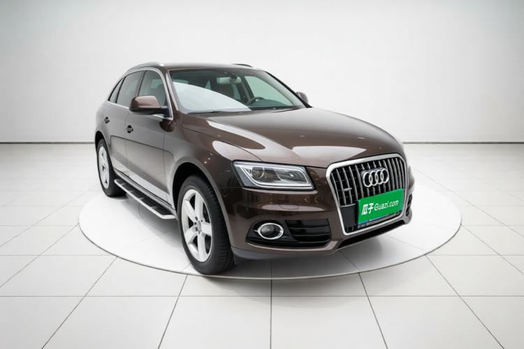 Used Audi Q5 2015 40 TFSI Technology Edition Front Right 45 Deg
