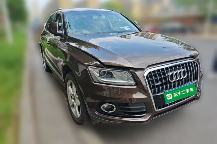 Used Audi Q5 2015 40 TFSI Comfort Model Front Right 45 Deg