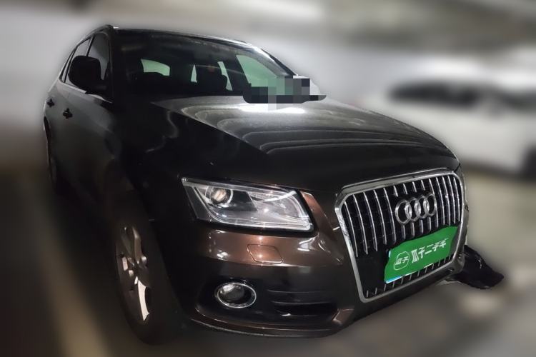 Used Audi Q5 2015 40 TFSI Comfort Model Front Right 45 Deg