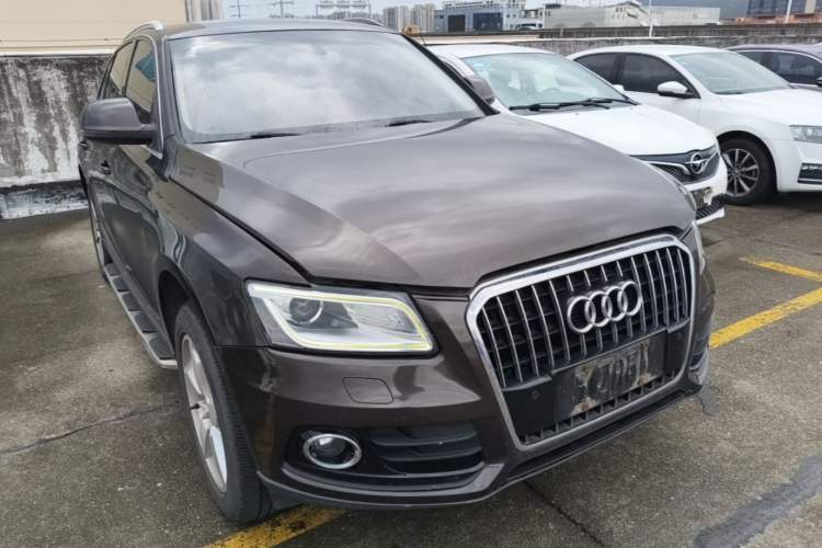Used Audi Q5 2015 40 TFSI Technology Edition Front Right 45 Deg