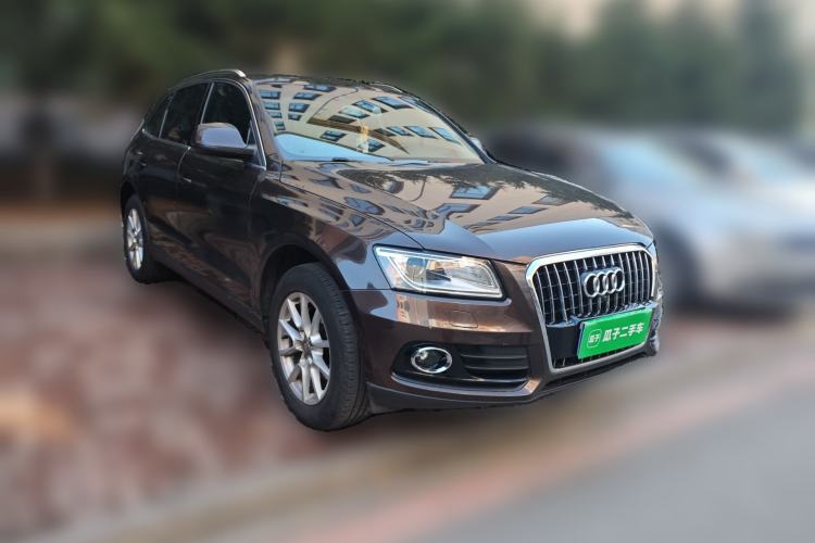 Used Audi Q5 2015 40 TFSI Trendy Edition Front Right 45 Deg