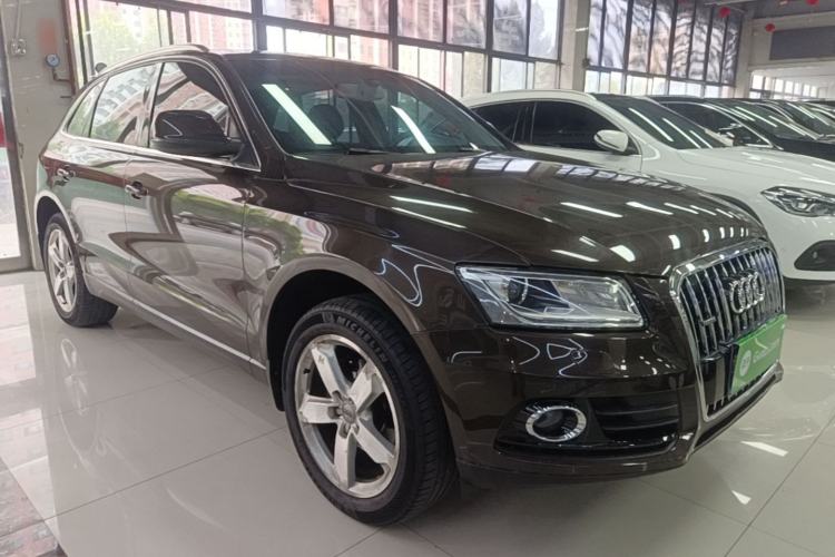 Used Audi Q5 2015 40 TFSI Comfort Model Front Right 45 Deg