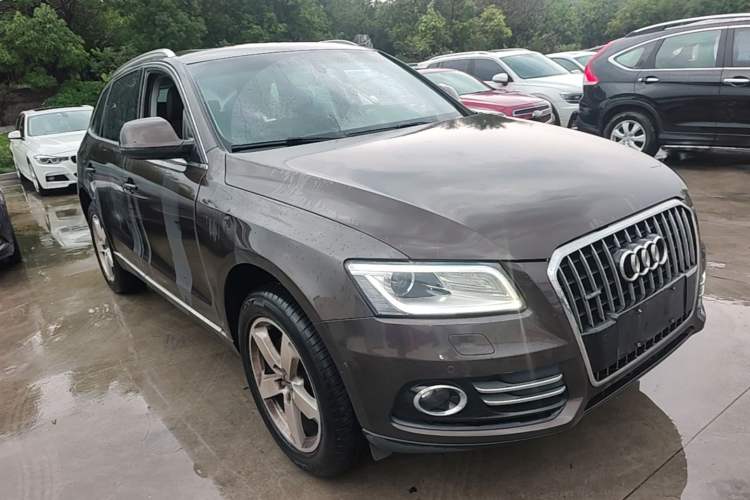 Used Audi Q5 2015 40 TFSI Comfort Model Front Right 45 Deg