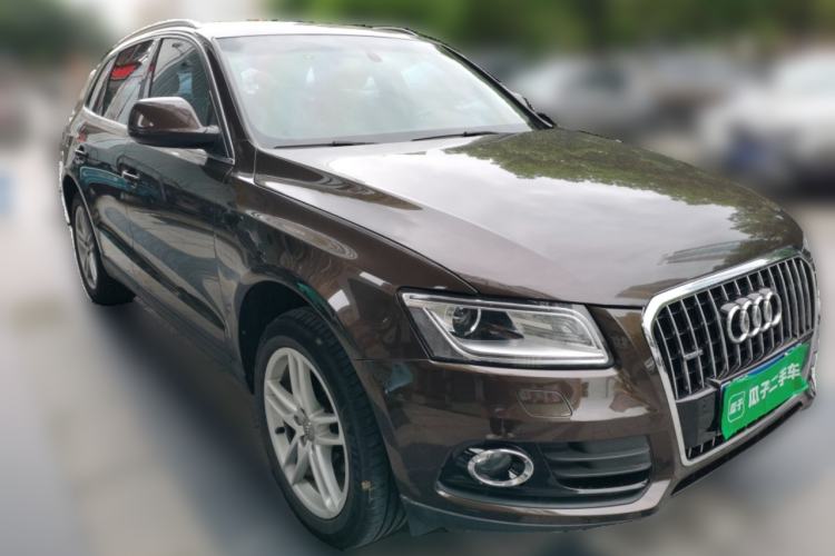 Used Audi Q5 2015 40 TFSI Comfort Model Front Right 45 Deg