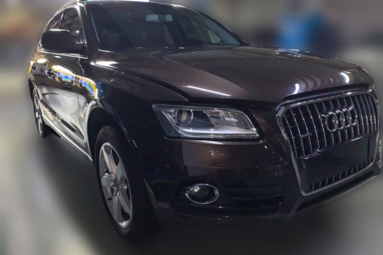 Used Audi Q5 2015 40 TFSI Comfort Model Front Right 45 Deg