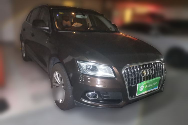 Used Audi Q5 2015 40 TFSI Trendy Edition Front Right 45 Deg