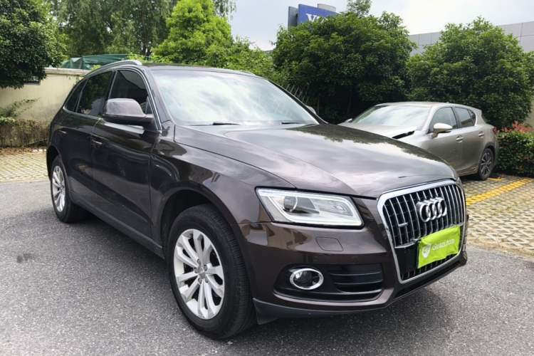 Used Audi Q5 2015 40 TFSI Technology Edition Front Right 45 Deg