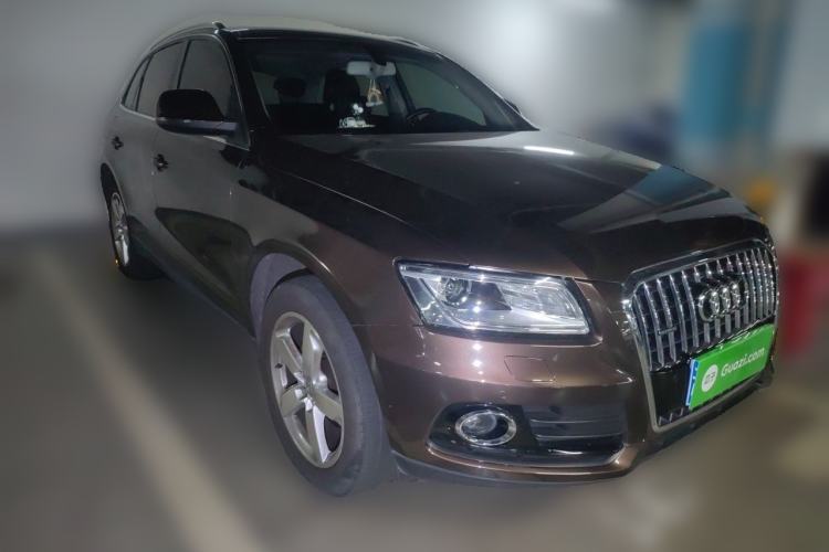 Used Audi Q5 2015 40 TFSI Comfort Model Front Right 45 Deg