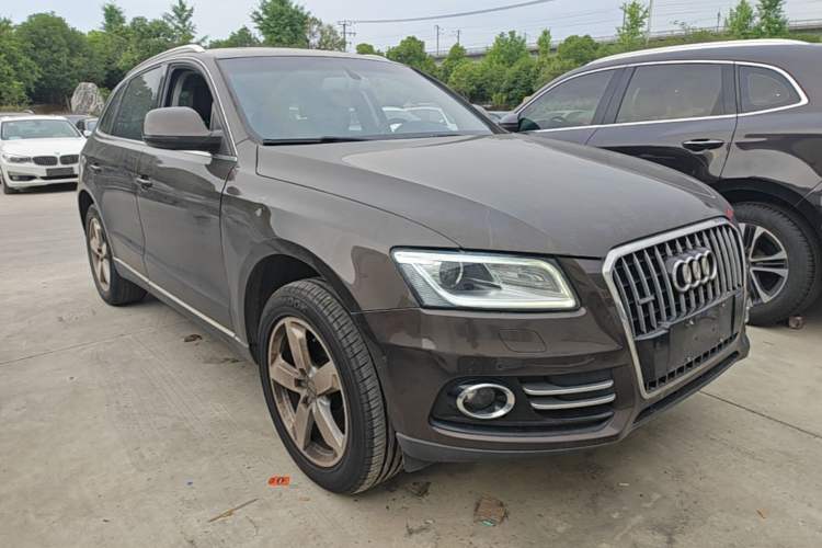 Used Audi Q5 2015 40 TFSI Comfort Model Front Right 45 Deg