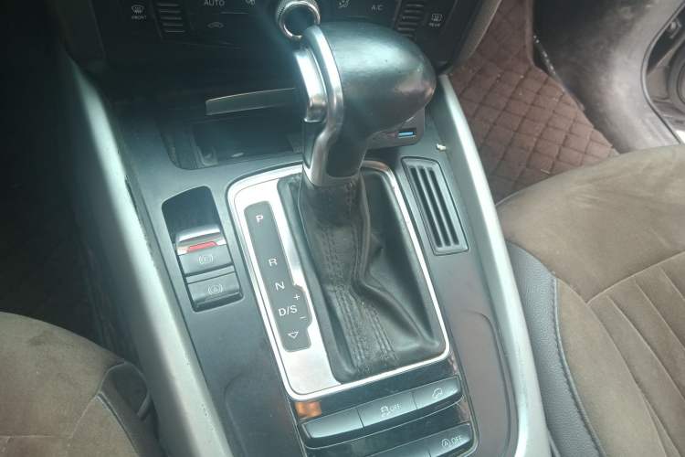Used Audi Q5 2015 40 TFSI Trendy Edition Gear Lever