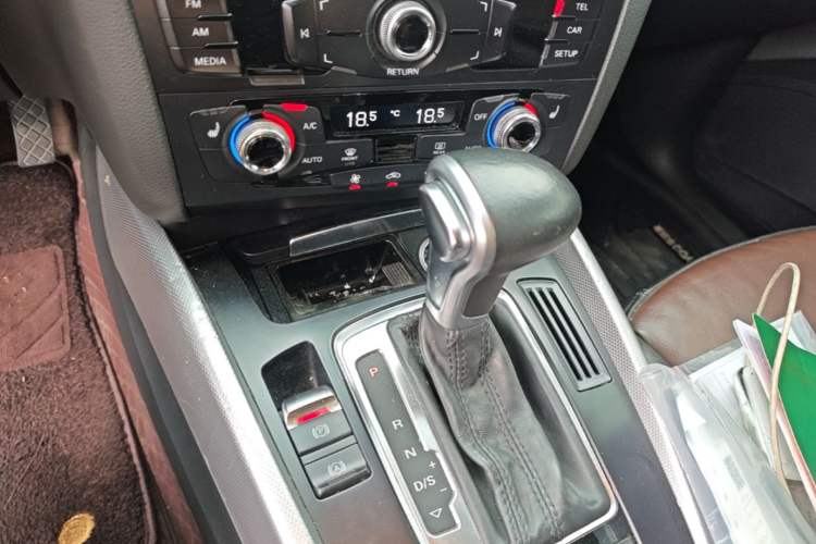 Used Audi Q5 2015 40 TFSI Technology Edition Gear Lever