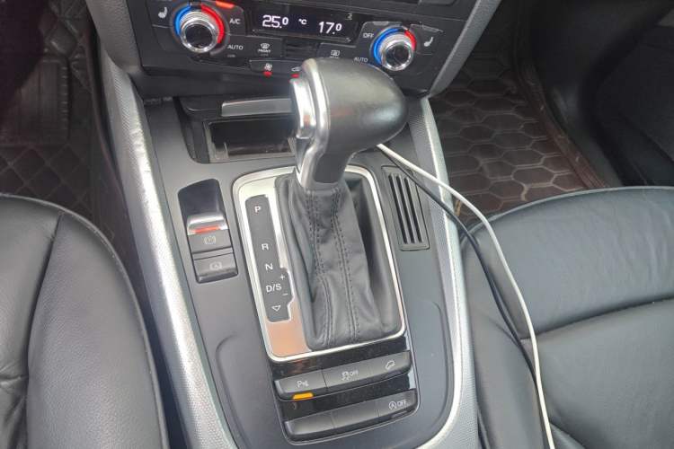 Used Audi Q5 2015 40 TFSI Technology Edition Gear Lever