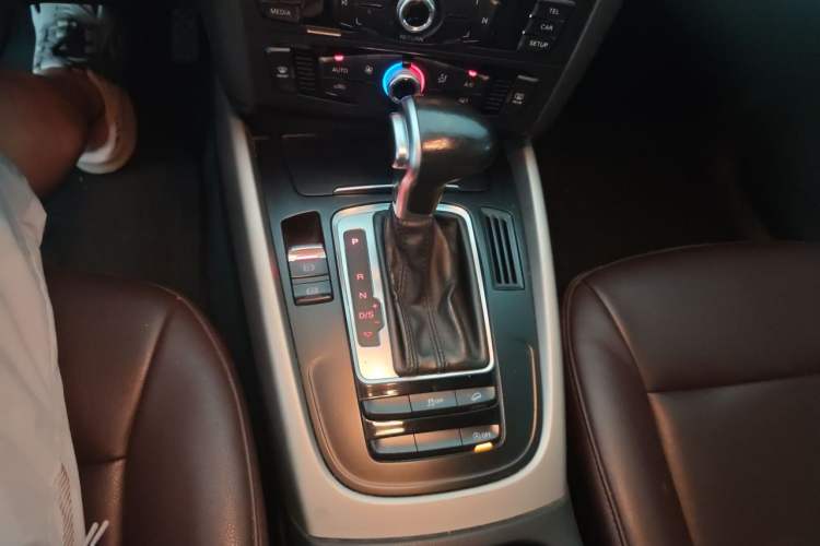 Used Audi Q5 2015 40 TFSI Trendy Edition Gear Lever
