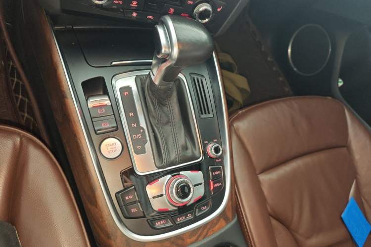 Used Audi Q5 2015 40 TFSI Comfort Model Gear Lever