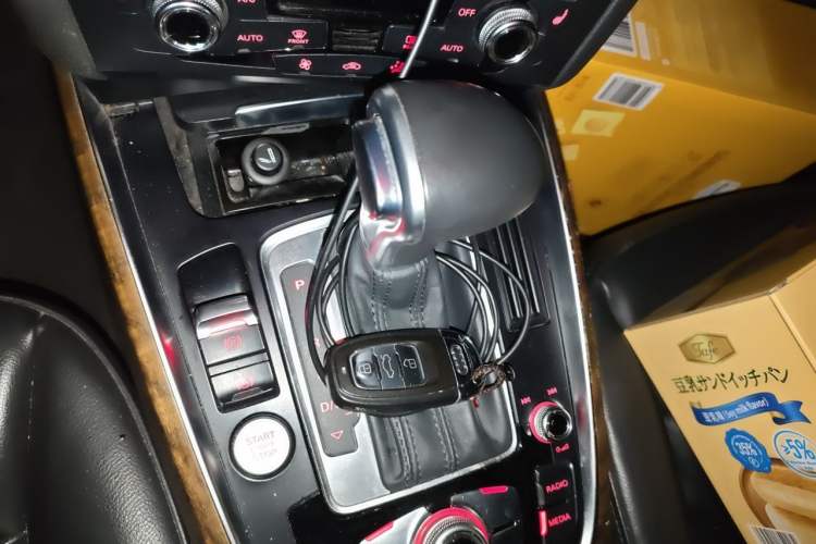 Used Audi Q5 2015 40 TFSI Comfort Model Gear Lever