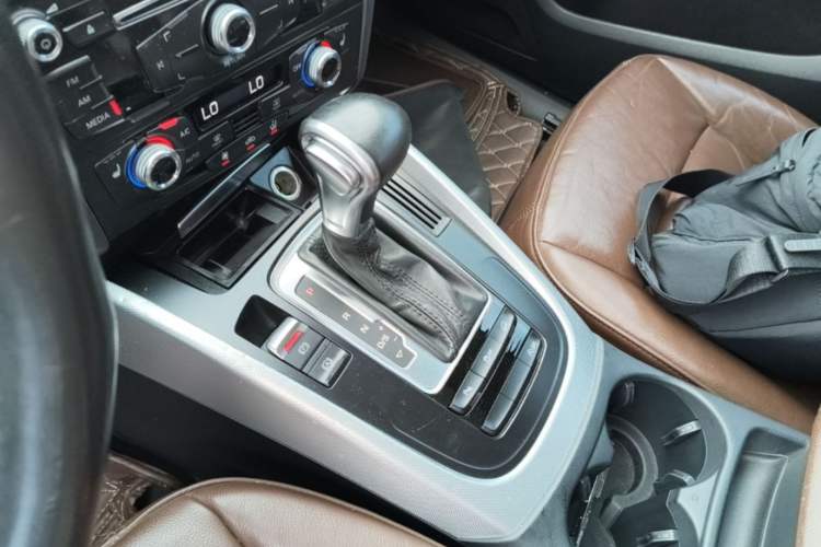 Used Audi Q5 2015 40 TFSI Technology Edition Gear Lever