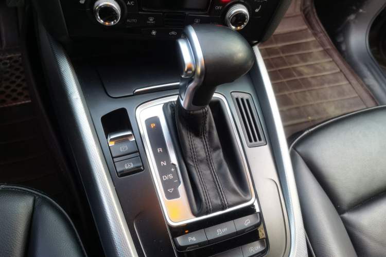 Used Audi Q5 2015 40 TFSI Technology Edition Gear Lever