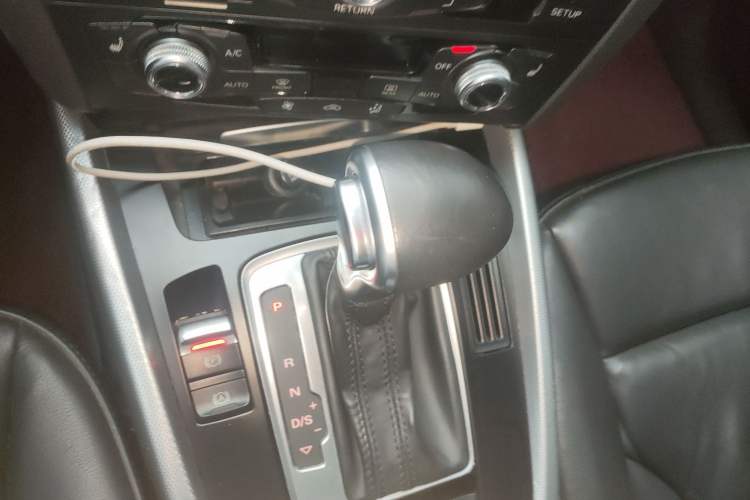 Used Audi Q5 2015 40 TFSI Technology Edition Gear Lever