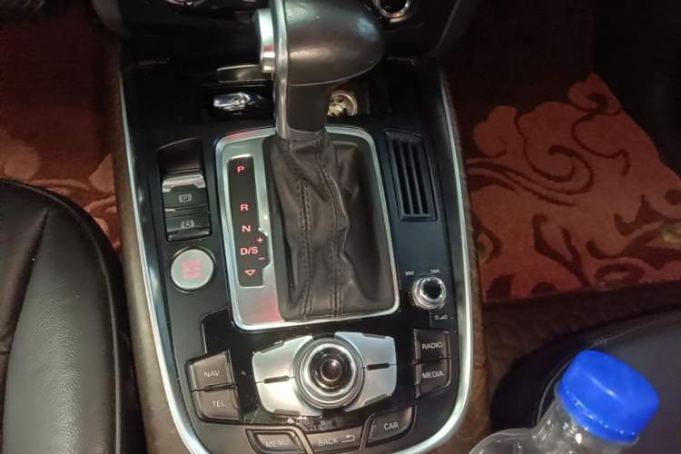 Used Audi Q5 2015 40 TFSI Comfort Model Gear Lever