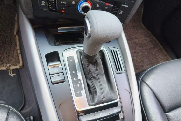 Used Audi Q5 2015 40 TFSI Trendy Edition Gear Lever