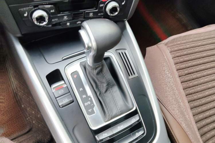 Used Audi Q5 2015 40 TFSI Technology Edition Gear Lever