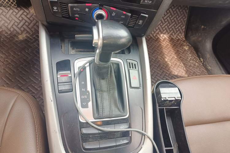 Used Audi Q5 2015 40 TFSI Trendy Edition Gear Lever