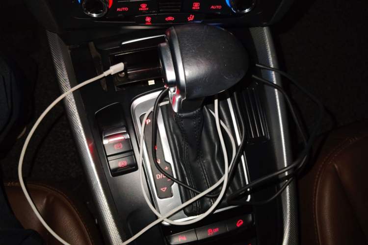 Used Audi Q5 2015 40 TFSI Comfort Model Gear Lever