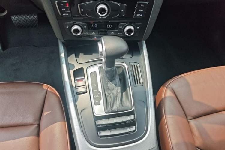 Used Audi Q5 2015 40 TFSI Technology Edition Gear Lever