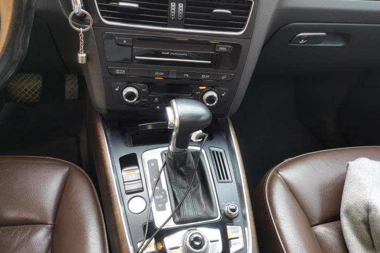 Used Audi Q5 2015 40 TFSI Technology Edition Gear Lever
