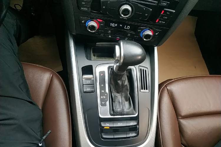 Used Audi Q5 2015 40 TFSI Technology Edition Gear Lever