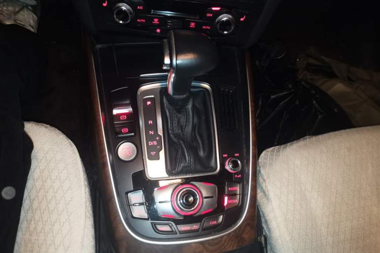 Used Audi Q5 2015 40 TFSI Comfort Model Gear Lever