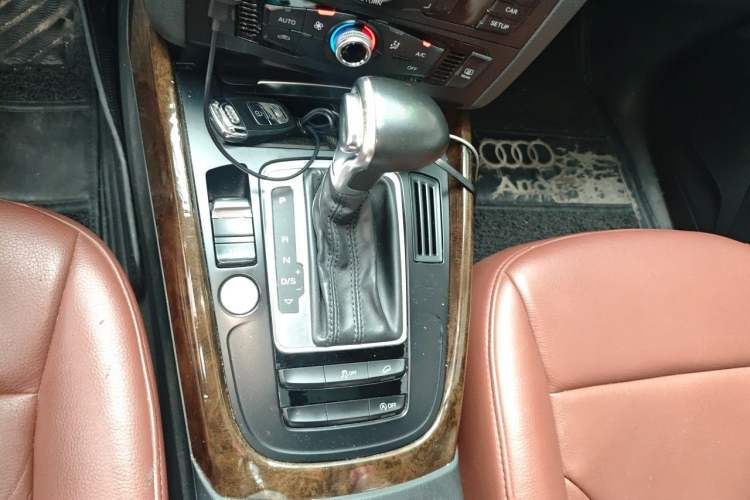 Used Audi Q5 2015 40 TFSI Technology Edition Gear Lever