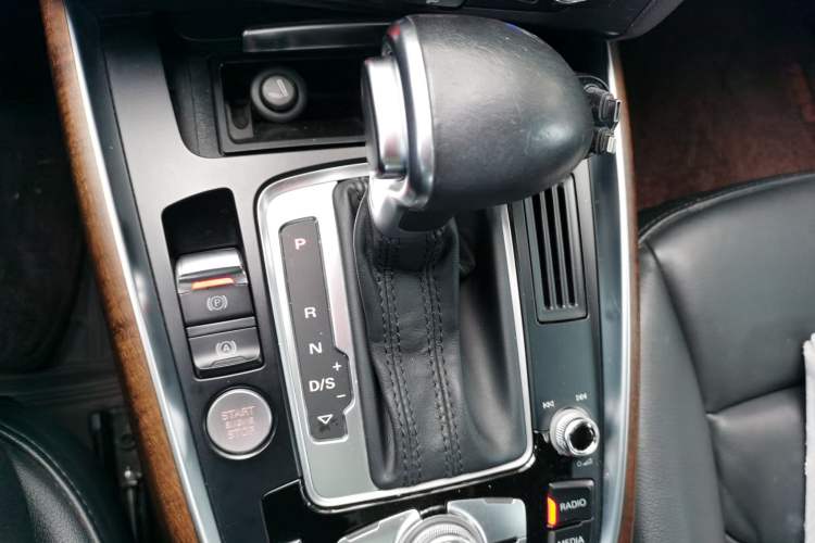Used Audi Q5 2015 40 TFSI Comfort Model Gear Lever