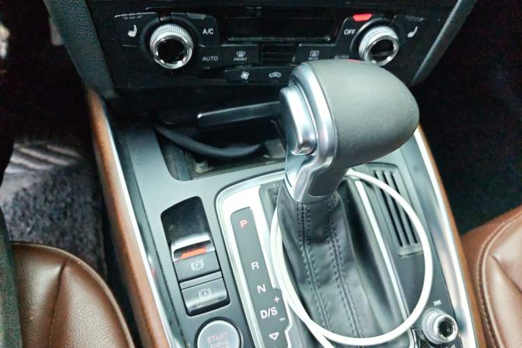 Used Audi Q5 2015 40 TFSI Comfort Model Gear Lever