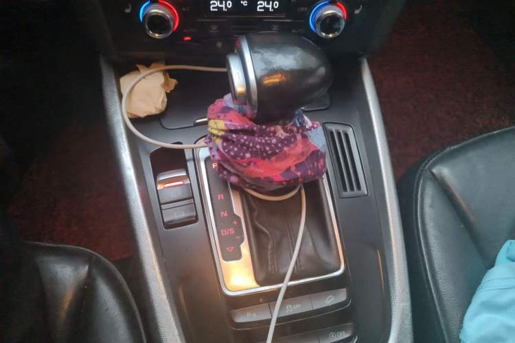 Used Audi Q5 2015 40 TFSI Technology Edition Gear Lever