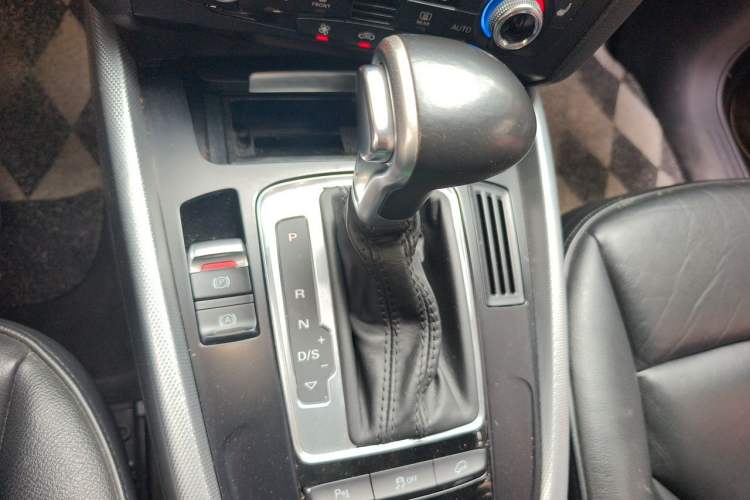 Used Audi Q5 2015 40 TFSI Technology Edition Gear Lever