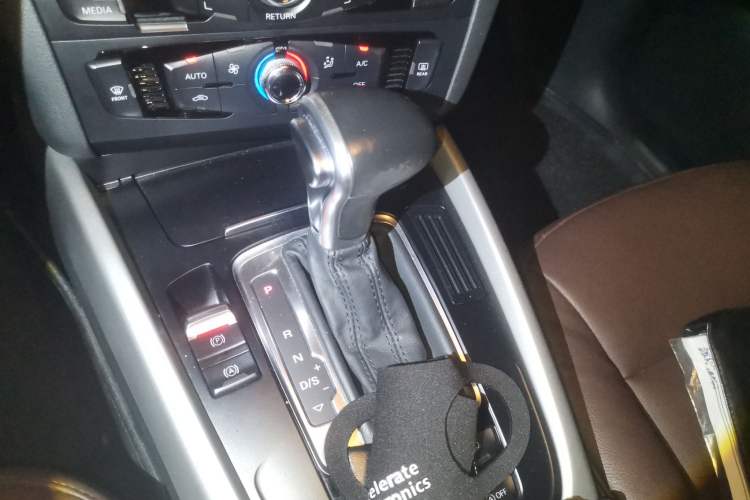 Used Audi Q5 2015 40 TFSI Trendy Edition Gear Lever