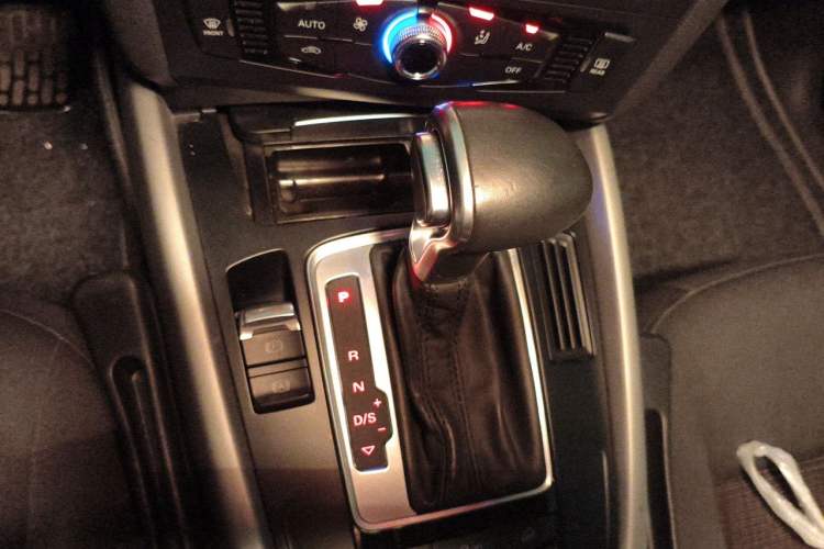 Used Audi Q5 2015 40 TFSI Trendy Edition Gear Lever