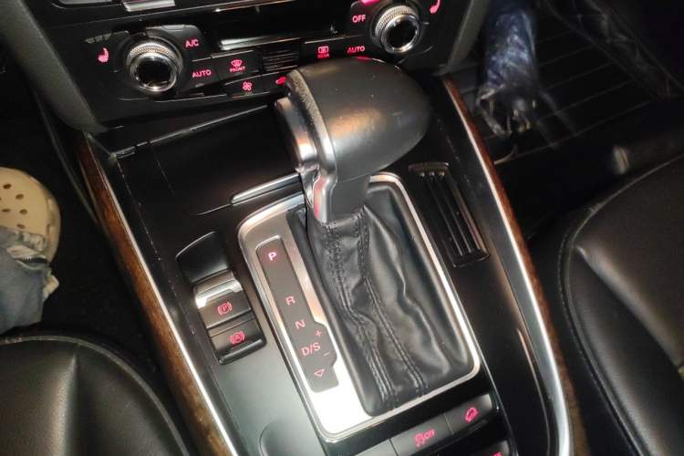 Used Audi Q5 2015 40 TFSI Technology Edition Gear Lever